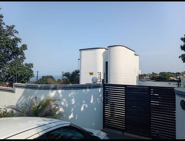 6 BEDROOM HOUSE TO LET IN LA LUCIA